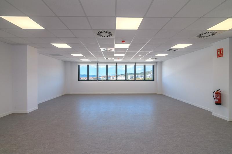 Foto 05ebf1e0-7708-424b-9a02-1d3526cf0977. Affitto ufficio con riscaldamento parcheggio in Centre Sant Just Desvern