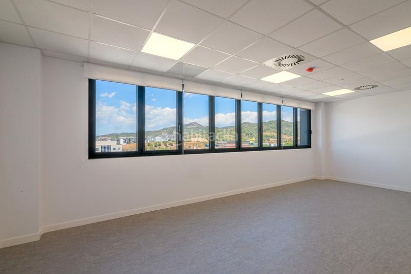 Foto 2527c239-74c7-4473-9b22-f2db44c85f95. Affitto ufficio con riscaldamento parcheggio in Centre Sant Just Desvern