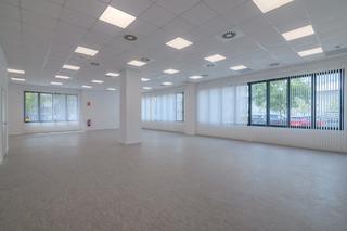 Rent Office space in Carrer de narcís monturiol 14. Oficina en edificio nuevo para implantación inmediata. propiedad