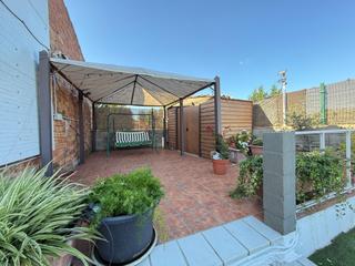 Maison jumelée à Font dels Capellans - Sagrada Familia. Casa exclusiva en el guix, manresa  con terraza de 56 m, garaje