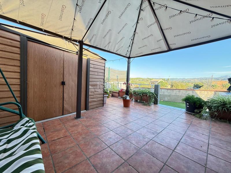 Foto f1f8476f-bf9b-46ae-97e8-10fdb3f35782. Reihenhaus mit heizung parking in Font dels Capellans - Sagrada Familia Manresa