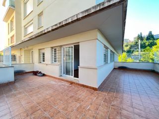 Lloguer Local Comercial  Calle francesc moragues 66. Solo para autonomos o sociedades planta baja, con amplia terraza