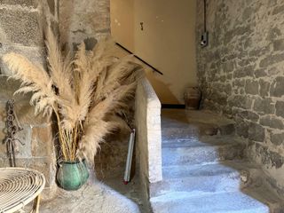 Casale in Riner. Encanto rural auténtico en su riner con casa, pajar y terreno