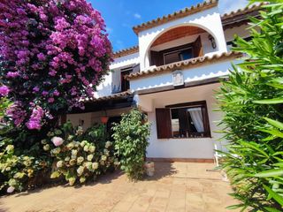 Casa a schiera in Port d´Aro. Casa muy bien ubicada en venta en playa de aro