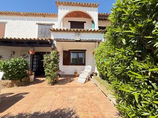 Reihenhaus in Port d´Aro. Casa muy bien ubicada en venta en playa de aro