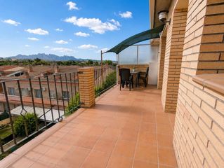 Casa  Calle domenech i montaner. Amplia casa en manresa  zona balconada con vistas al sur