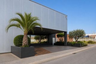 Nave industrial en Sant Fruitós de Bages. Nave industrial aislada tipo c con imagen corporativa en sant fr