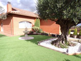 Casa  Casanovas. Magnífica casa en caldes de malavella con precioso jardín.