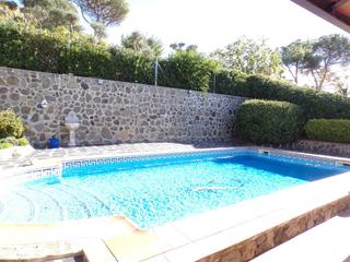 Casa a Rovelló 1. Preciosa casa con piscina en venta en urbanización de maçanet de