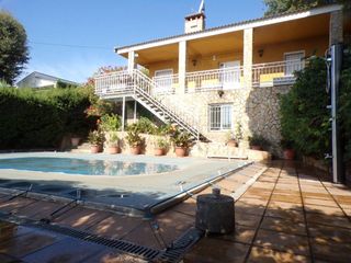 Casa a Calle sotillo 1. Preciosa casa en venta en urbanizaci�n de sils.