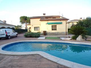 Casa  Lleida. Bonita casa en venta en urbanización de santa coloma de farners