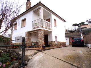 Casa a Cala montgó 1. Preciosa casa en venta en urbanización de maçanet de la selva ex