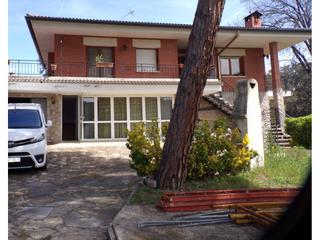 Casa a Hortènsia 1. Bonita casa en venta en urbanización de sils