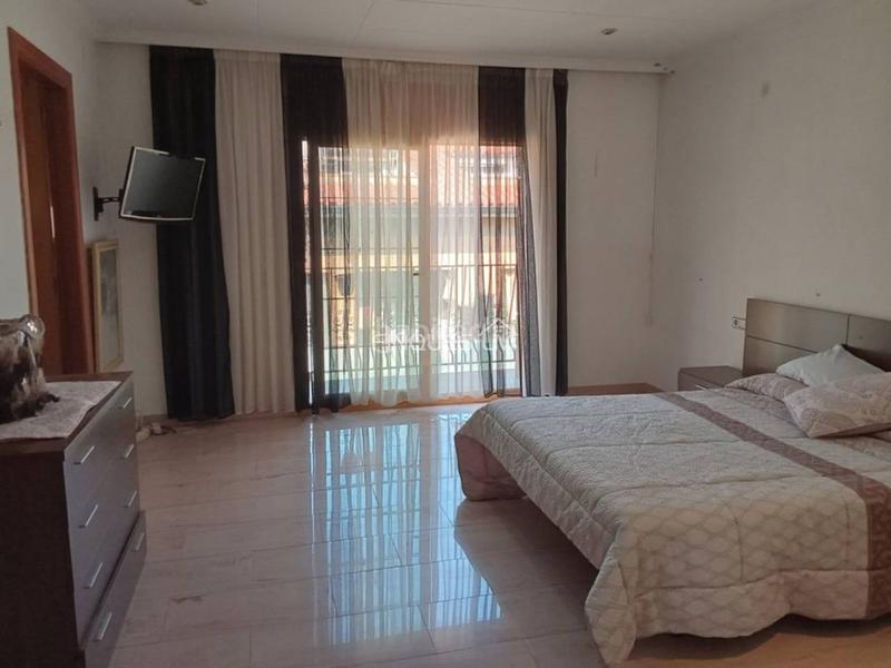 Foto eca2b0d6-333f-4d8c-989c-6d8dce75eb77. Casa adosada bonita casa en venta en centro en Tordera Tordera