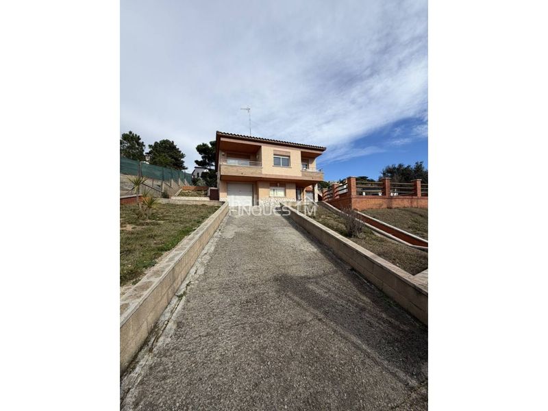 Foto b9d24d97-7e08-445f-8c05-4ab38c9c61ce. Casa amb calefacció aparcament a Aiguaviva Parc Vidreres