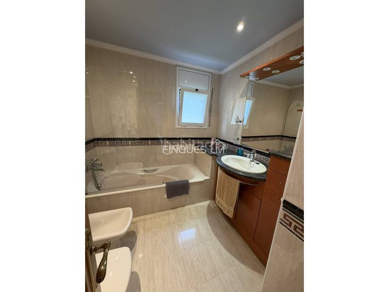 Foto eba2900b-7cbe-4c6d-aabe-f14e625d475a. Casa amb calefacció aparcament a Aiguaviva Parc Vidreres