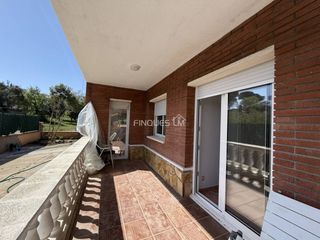Casa en Calle consell de cent 1. Bonita casa en venta en urbanización de tordera