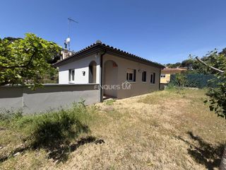 Haus  Calle lliri 1. Preciosa casa totalmente reformada en vidreres