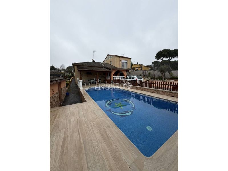 Foto cfae1544-ff2a-48b5-a783-620aedc721d7. Casa amb aparcament piscina a La Goba Vidreres