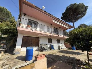 Casa a Calle hortènsia 1. Preciosa casa en venta en urbanización de tordera con vistas a m