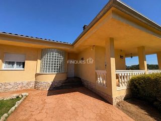 Casa a Calle l�rida 38. Bonita casa en venta en urbanizaci�n de santa coloma de farners
