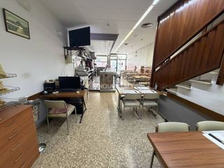 Rent Business premise in Calle camí ral 36. Se traspasa, alquila o vende can mingu, uno de los restaurantes
