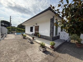 Casa a Calle verge de montserrat 100. Bonita casa en venta en fogars de la selva