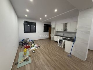 Appartement  Plaza farnés. Bonito piso en planta baja con patio, completamente reformado, e