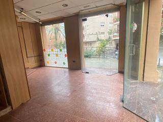 Local commercial  Carrer del doctor robert. Local comercial 3 ventanas de aparador