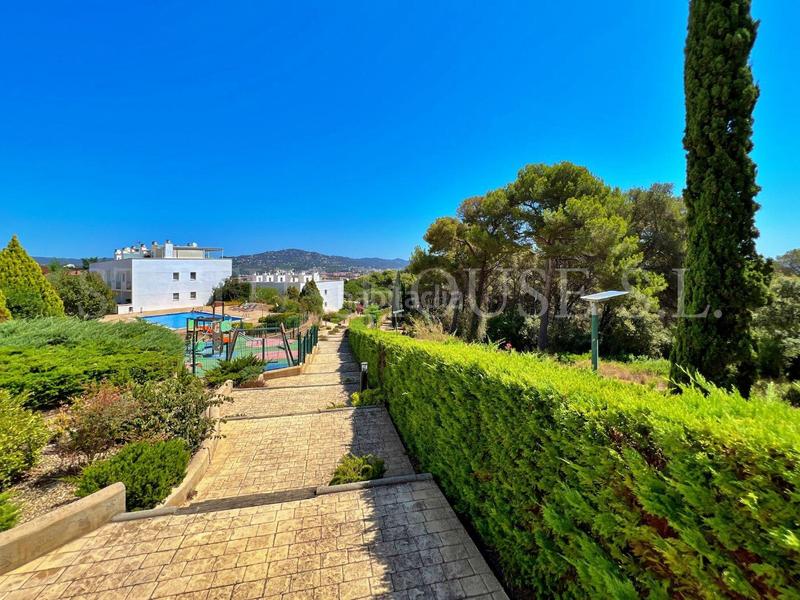 Foto 3658db31-d033-464f-968a-f9ab4da202a5. Maison jumelée avec chauffage parking piscine dans Santa Clotilde Lloret de Mar
