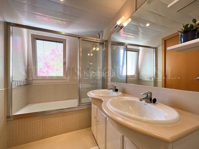 Foto 6595fde6-b057-4a80-bcc0-216ecafed19a. Maison jumelée avec chauffage parking piscine dans Santa Clotilde Lloret de Mar