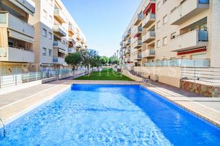Pis  Avinguda de fenals. Piso con gran terraza y piscina