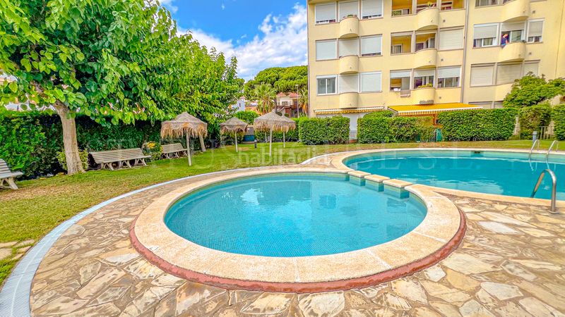 Foto ee38cac8-90d2-4633-b935-37f7f640a33a. Planta baixa amb calefacció piscina a Fenals Lloret de Mar