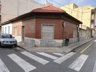 Maison en Francisco robles 9. Casa en venta en centro, 4 dormitorios.