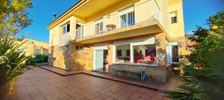 Casa a Residencial Blanes - Vistamar. Excepcionalmente funcional casa en blanes