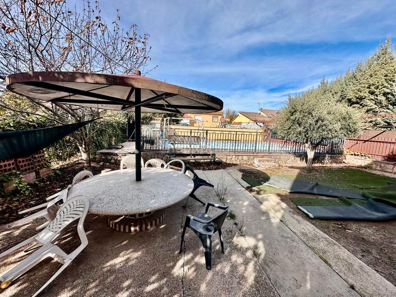 Foto c0119d12-ca09-4ca7-abfe-ad9b5e2c8f0c. Chalet with fireplace parking pool in La Paloma-Asfain Azuqueca de Henares