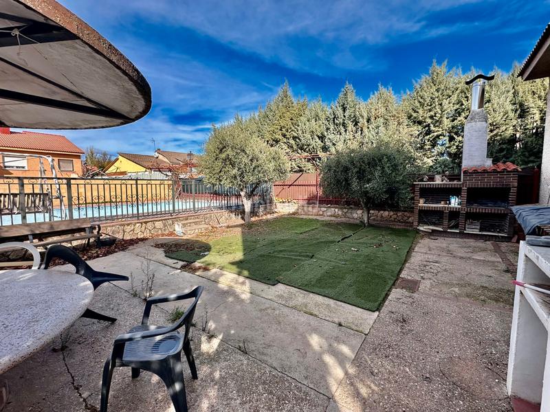 Foto d3b407b5-88d1-493f-bf67-6cd248cee1c3. Chalet with fireplace parking pool in La Paloma-Asfain Azuqueca de Henares