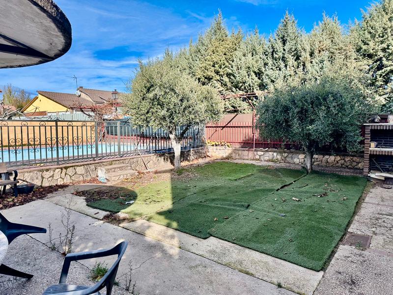 Foto d695c906-a35d-427b-b66b-68985227486b. Chalet with fireplace parking pool in La Paloma-Asfain Azuqueca de Henares