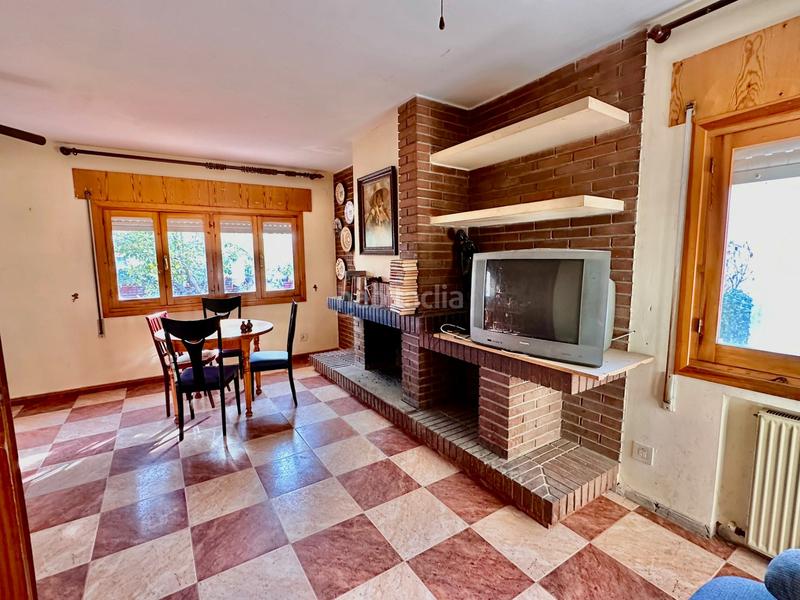 Foto f11ca25e-2603-426b-aa71-2a89a29bd66c. Chalet with fireplace parking pool in La Paloma-Asfain Azuqueca de Henares
