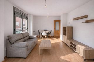 Location Appartement  Calle cañada real. Espacioso piso amueblado en alovera!