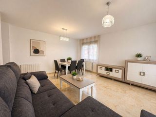 Etagenwohnung in Avenida Madrid