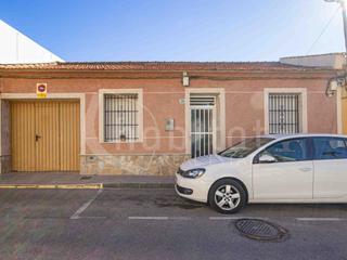 Casa  N/a. Casa de pueblo en planta baja con patio trasero a la venta en lo