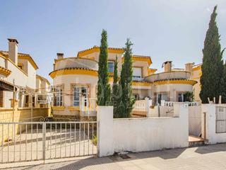 Maison  N/a. Villa independiente con 3 dormitorios y 2 baños a la venta en ur