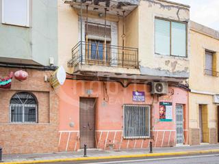 Maison jumelée à Montesinos (Los). Casa de pueblo a la venta en avenida principal de los montesinos