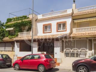 Maison à Calle montesineros ausentes 20. Dúplex adosado con porche y solárium a la venta en los montesino
