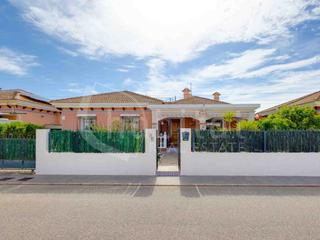 Casa en Calle chumbera 95. Villa independiente en planta baja con aparcamiento y solrium a
