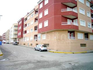 Appartement à Calle la paz 19. Apartamento en primera planta, con solárium y piscina comunitari
