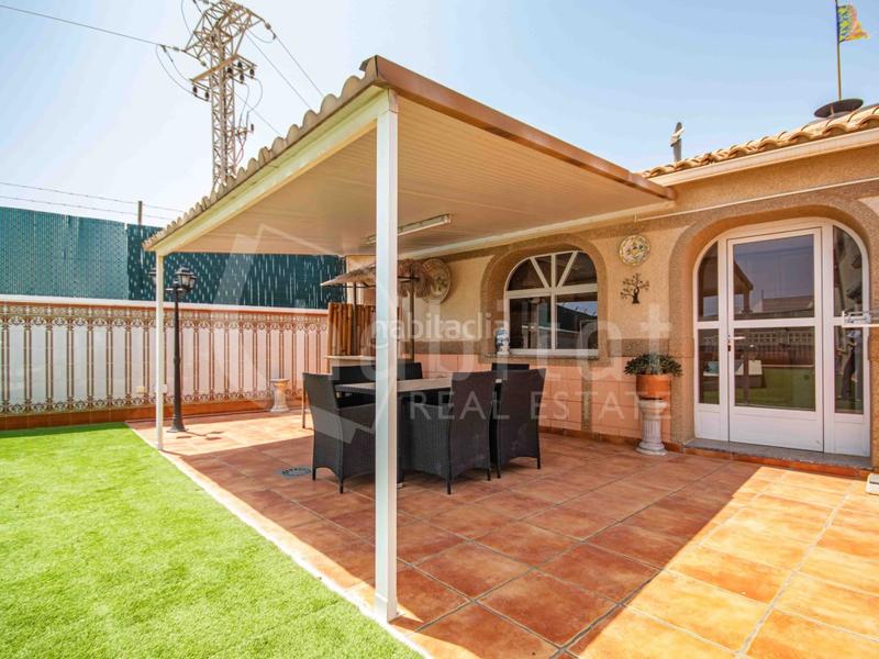 Foto 94f5fc7d-845e-40b2-b575-7b2f9318a2fb. Casa a calle boticcelli 2 a Zona Carrefour - Urbanizaciones Torrevieja