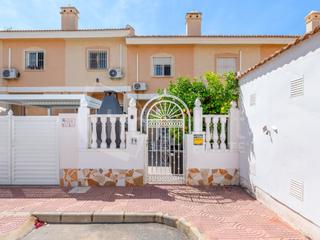 Maison jumelée à Calle orense 2. Vivienda adosada con piscina comunitaria en entorno exclusivo y