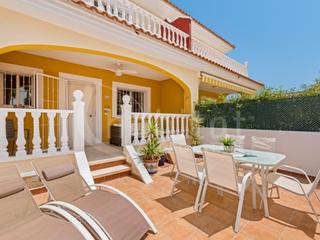 Maison jumelée à Avenida huelva de 37. Vivienda adosada con 3 dormitorios, jardín y piscina comunitaria